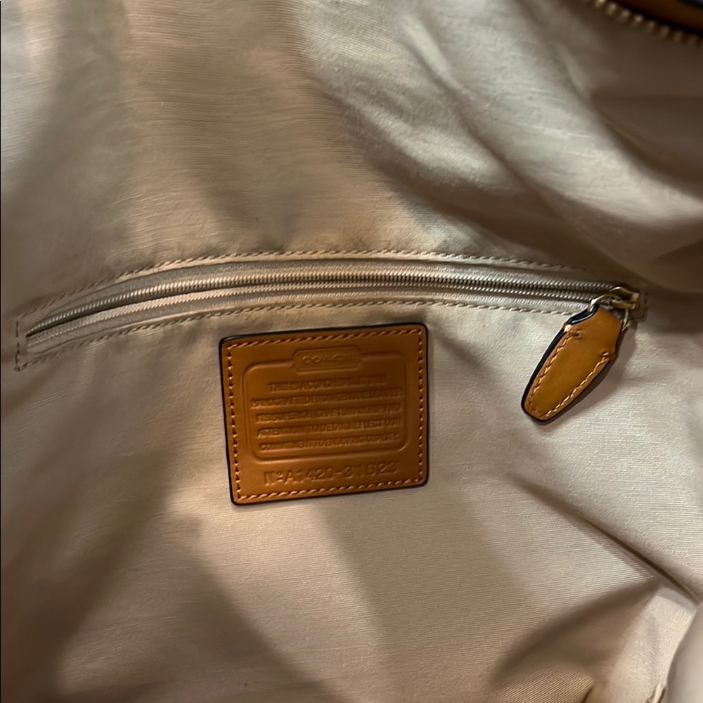 Coach Tan Pebbled Leather Shoulder Bag with Gold Hardware - Picture 4 of 9